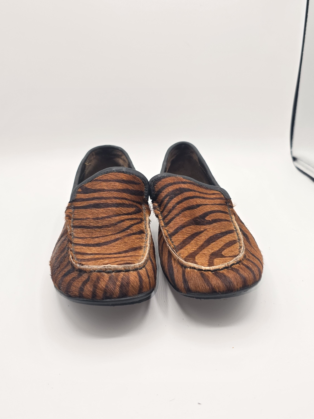 Børn Crown Tiger Print Calf Hair Leather Driving Loafers (Women's US 7.5 / EU 38